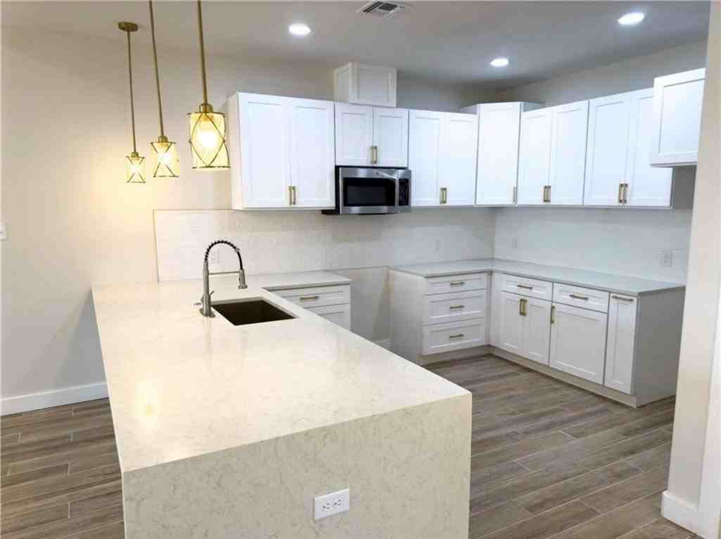 947 Mesquite Ln - Photo 4 of 16