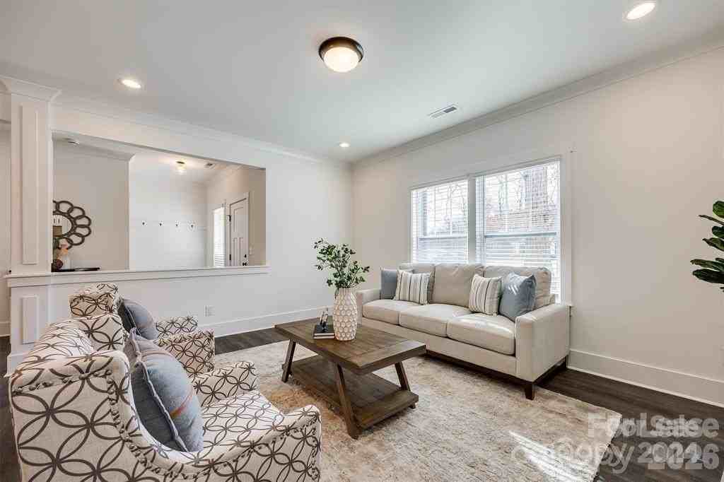 1241 Eastway Dr - Photo 3 of 18