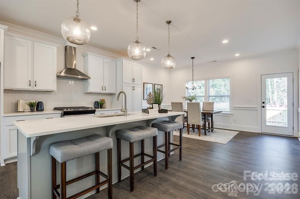 1241 Eastway Dr - Photo 4 of 18
