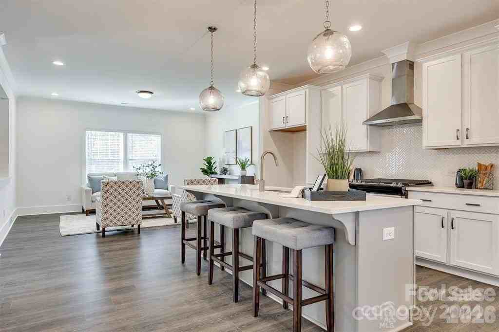 1241 Eastway Dr - Photo 5 of 18