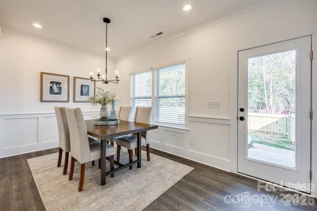 1241 Eastway Dr - Photo 6 of 18