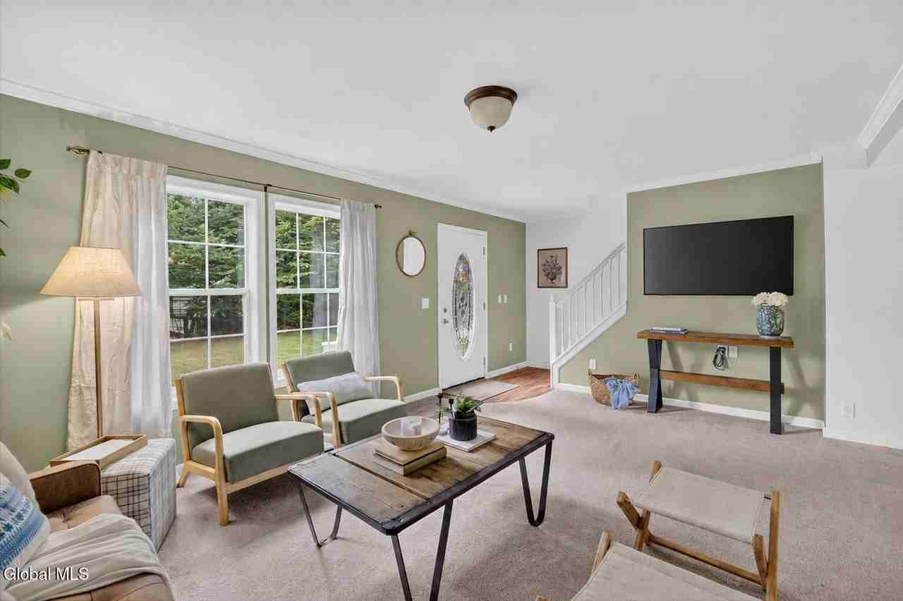 209 N Greenfield Rd - Photo 2 of 26