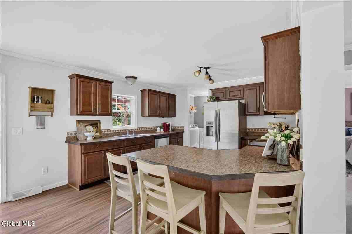 209 N Greenfield Rd - Photo 5 of 26