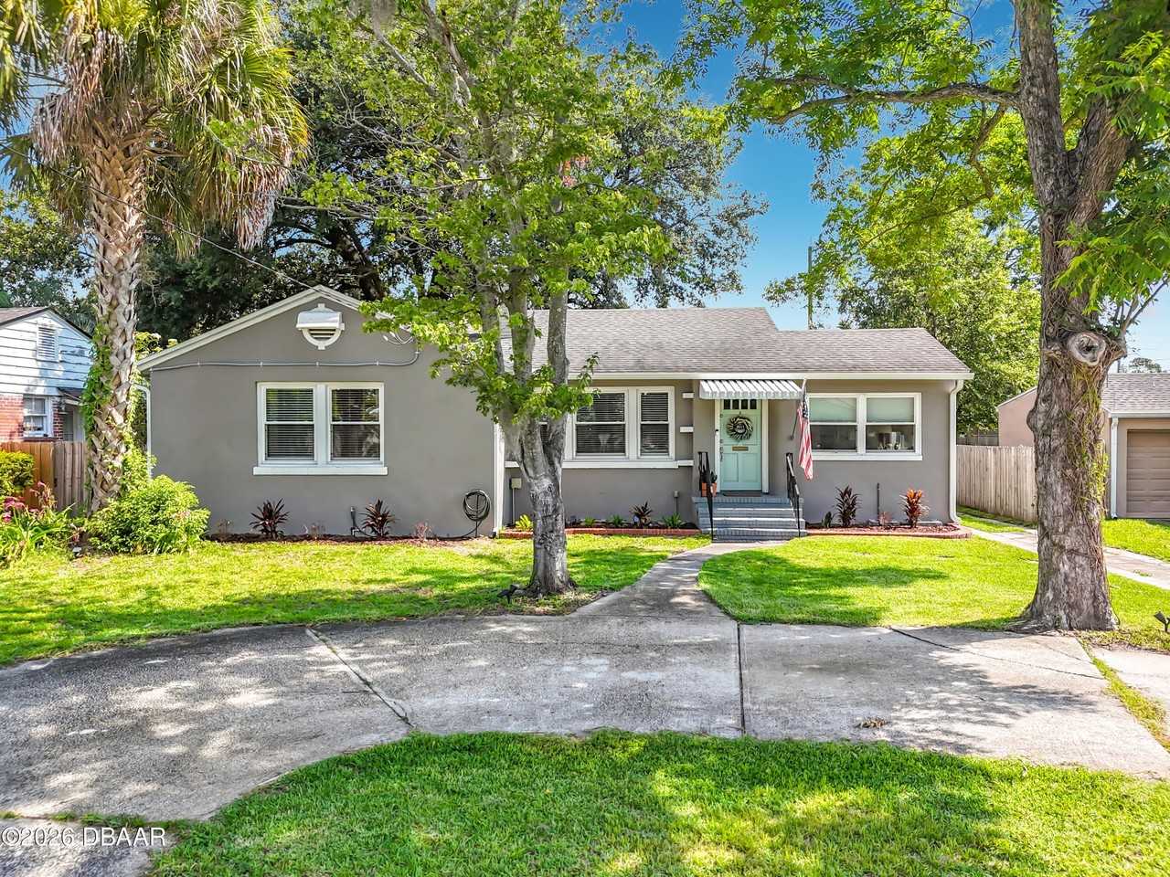 2615 Ridgewood Rd - Photo 2 of 48
