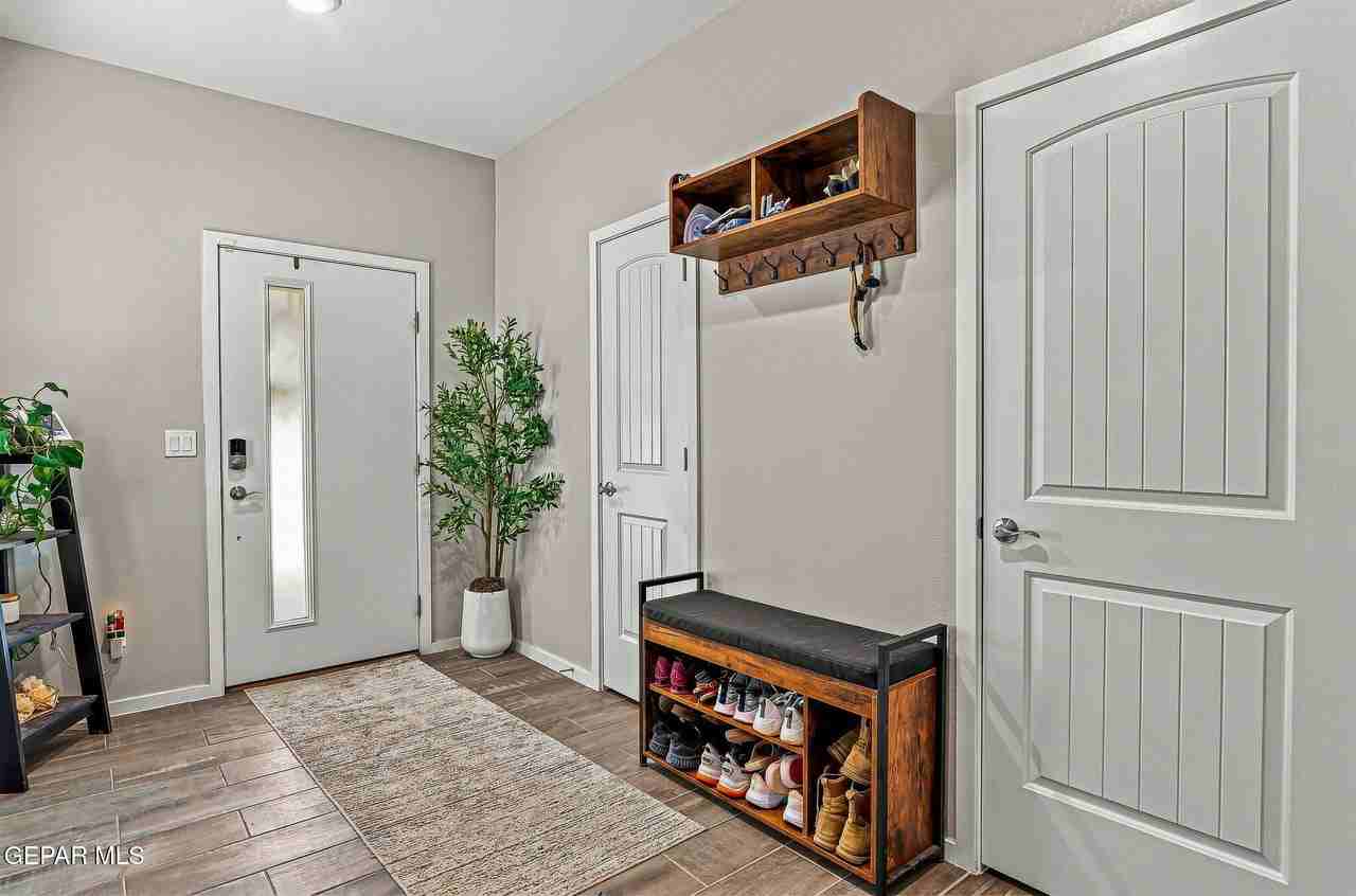 15216 Ambition Ave - Photo 5 of 38