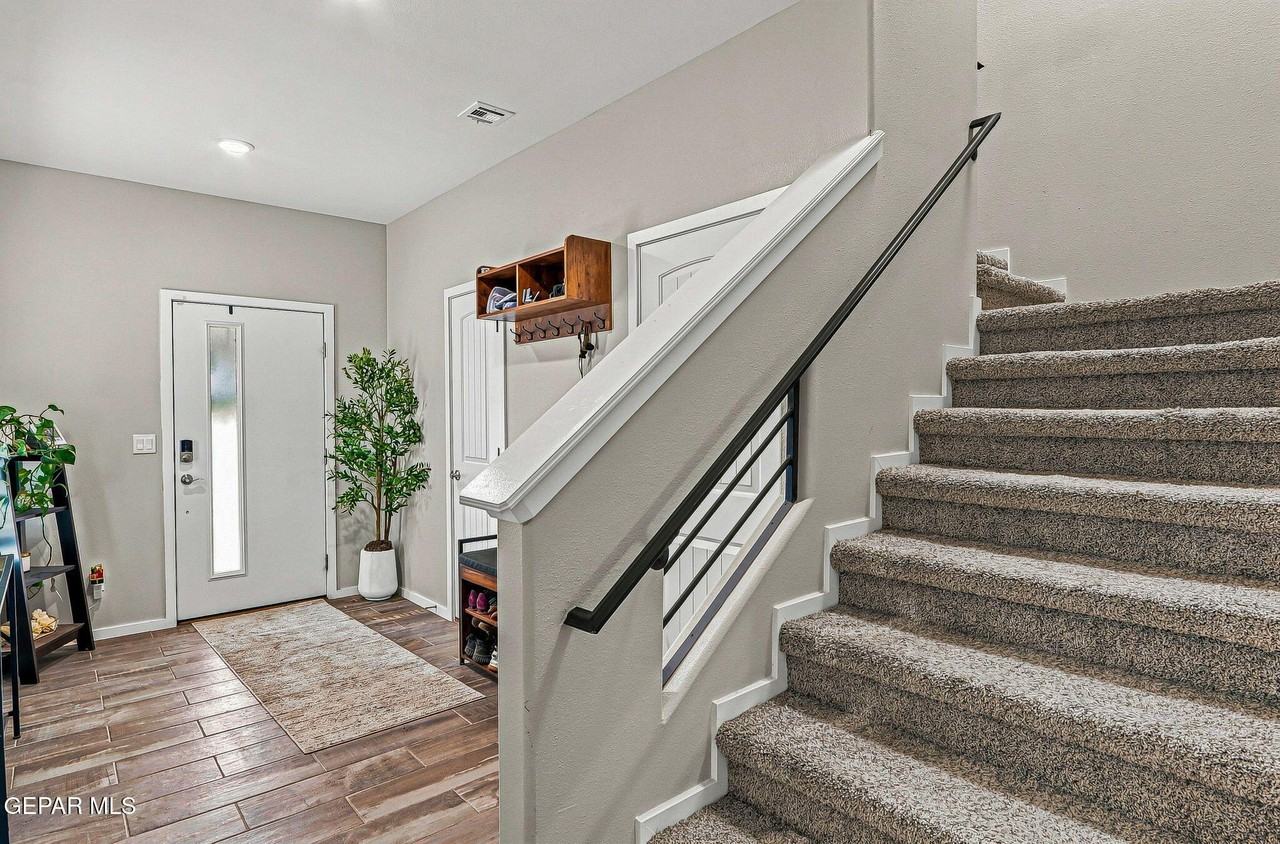 15216 Ambition Ave - Photo 6 of 38
