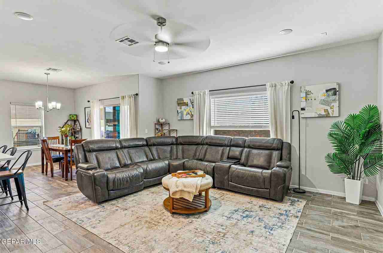 15216 Ambition Ave - Photo 7 of 38