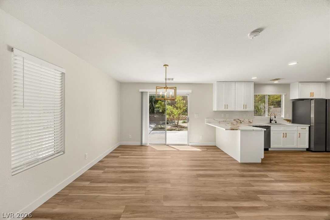 1421 Still Creek Ave - Photo 5 of 40