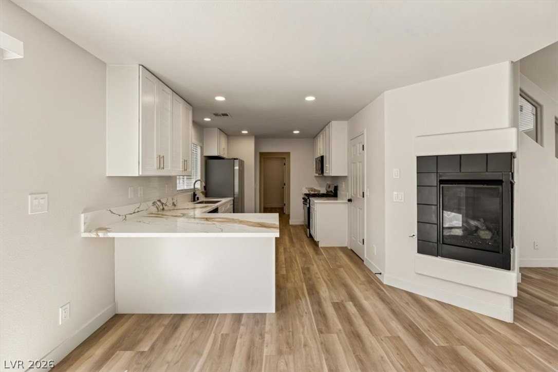 1421 Still Creek Ave - Photo 7 of 40