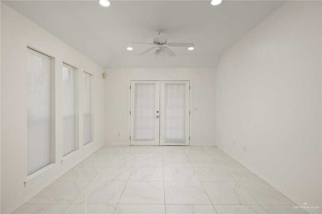 1929 Baylor Ave - Photo 3 of 16
