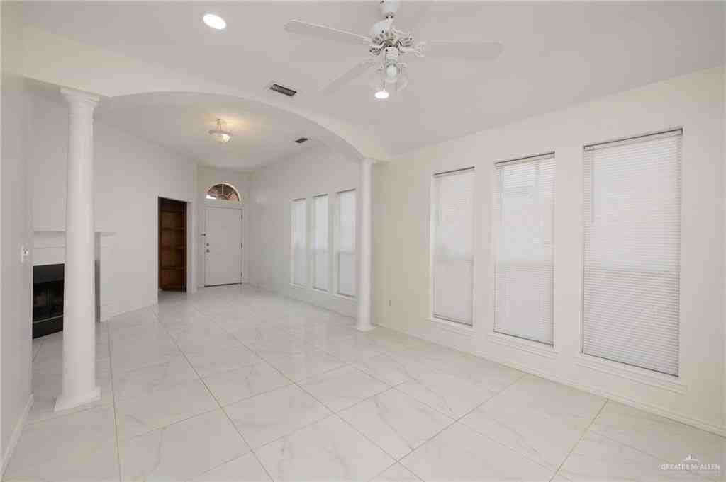 1929 Baylor Ave - Photo 4 of 16