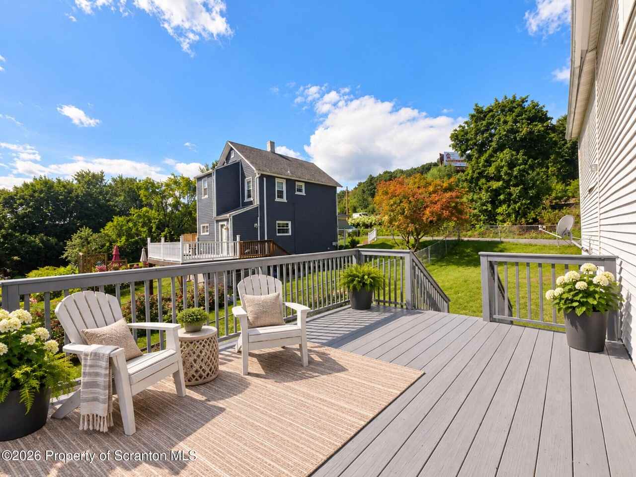 1037 Seneca St - Photo 4 of 25