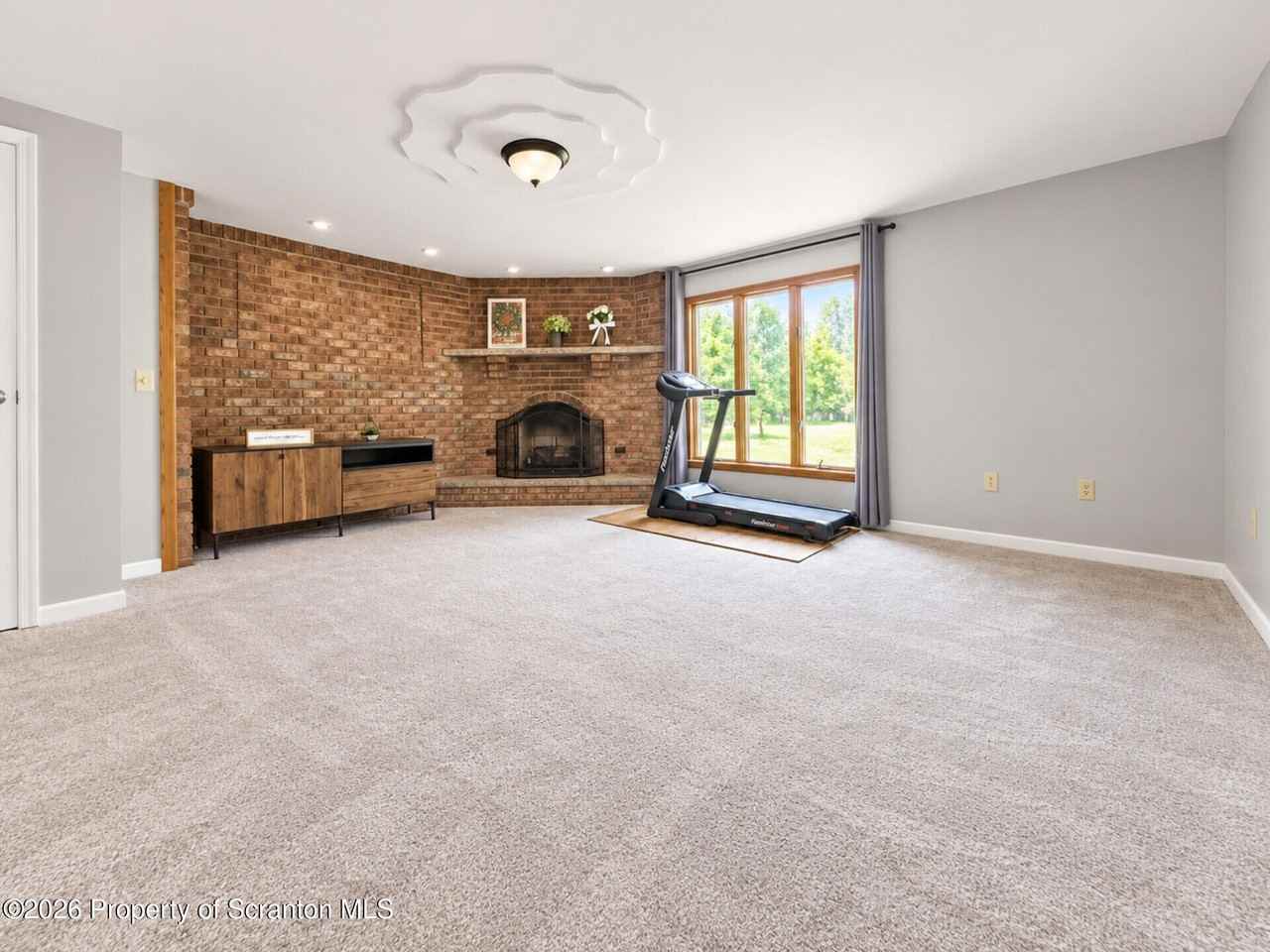1037 Seneca St - Photo 6 of 25