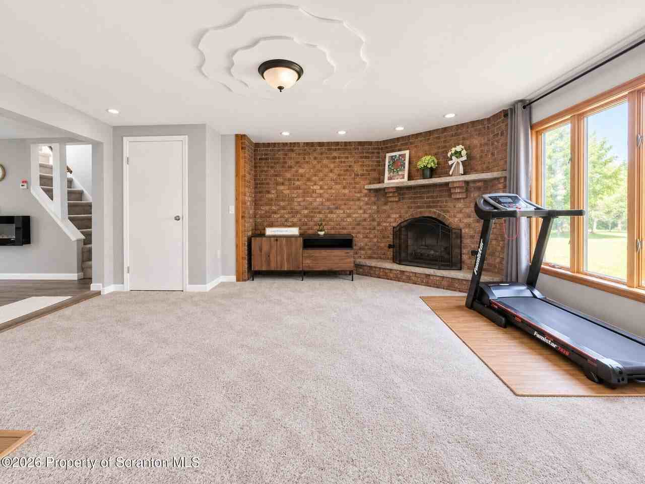 1037 Seneca St - Photo 7 of 25