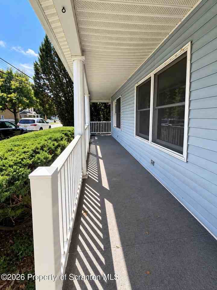 1533 Ross Ave - Photo 4 of 13