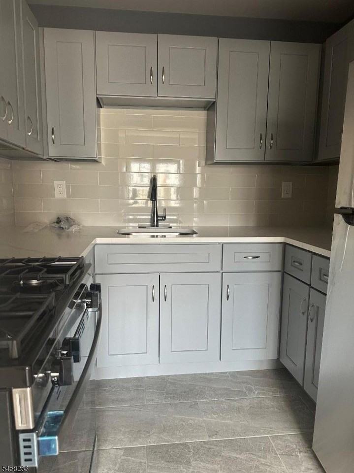 46 Ferry St - Photo 3 of 10