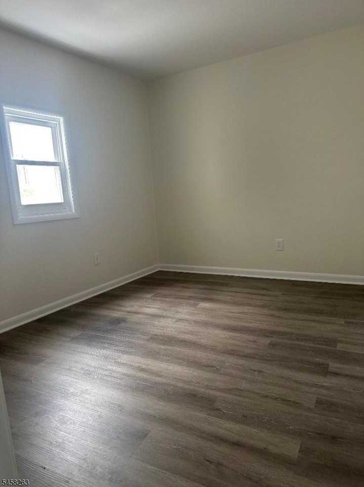 46 Ferry St - Photo 6 of 10