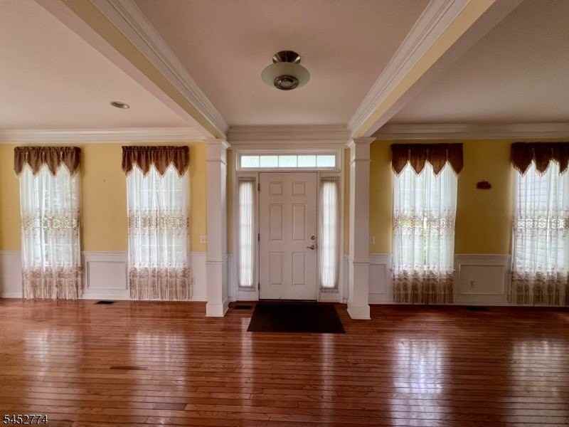 9 Queenberry Way - Photo 2 of 21