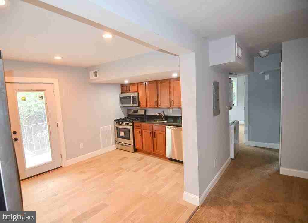 1679 W St Se - Photo 7 of 15