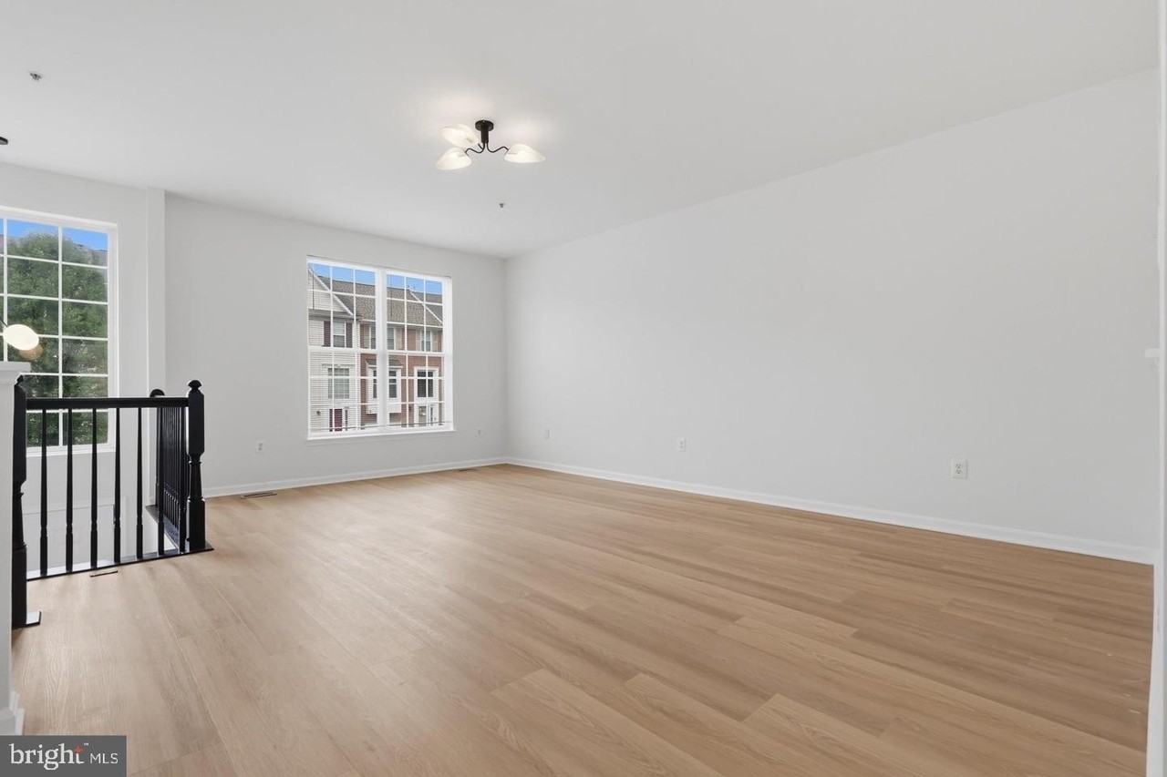 1904 Fieldstone Way - Photo 4 of 31