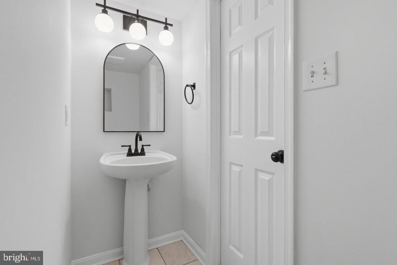 1904 Fieldstone Way - Photo 7 of 31