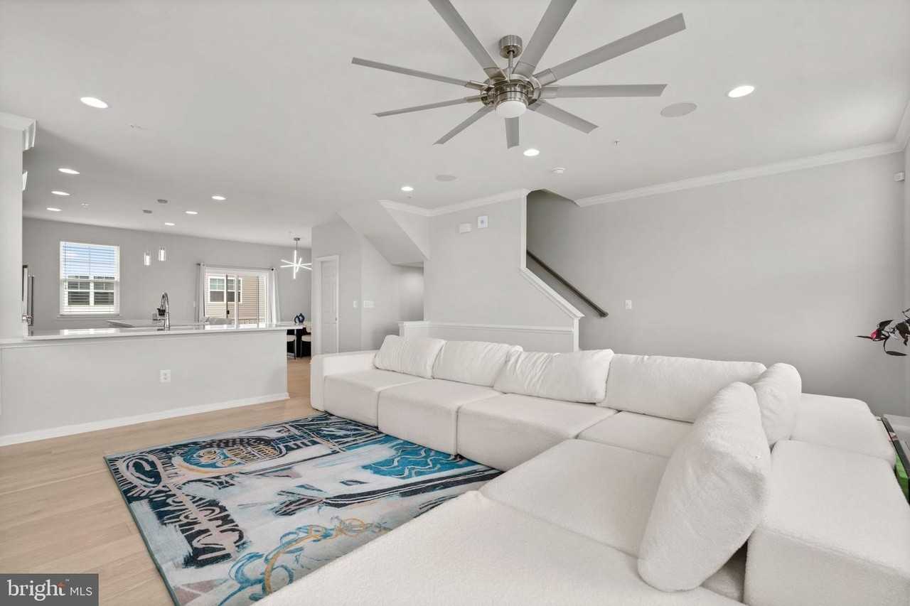 22917 Mater Way - Photo 5 of 37