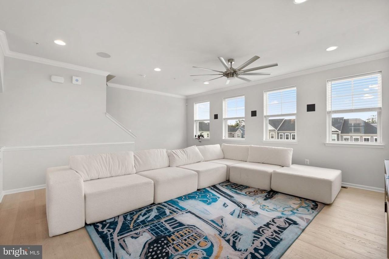 22917 Mater Way - Photo 6 of 37
