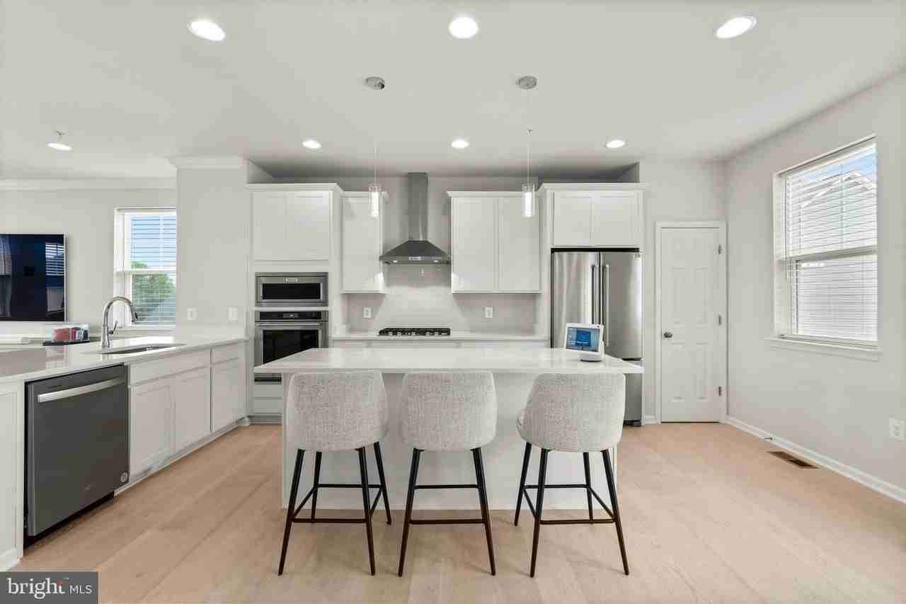 22917 Mater Way - Photo 7 of 37