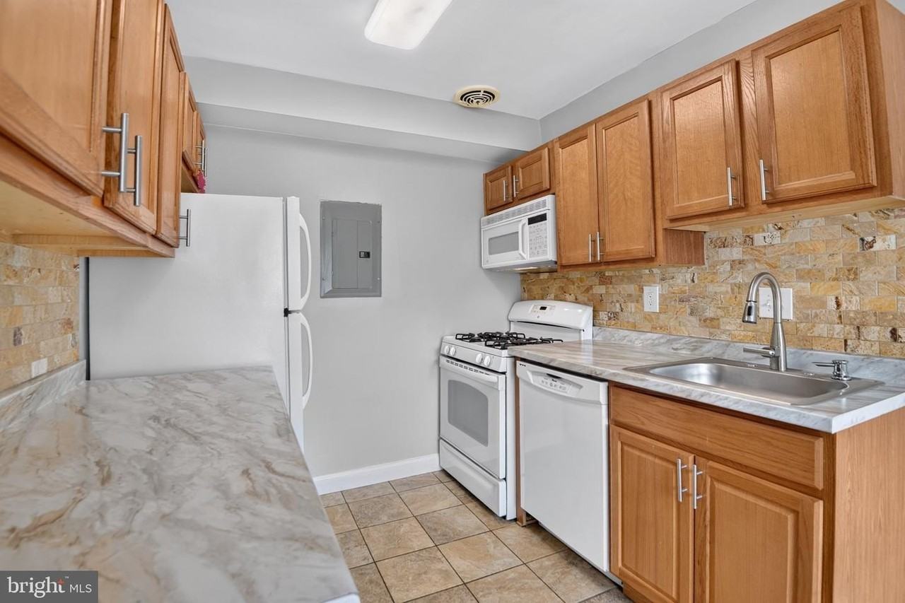 5458 85th Ave - Photo 7 of 15
