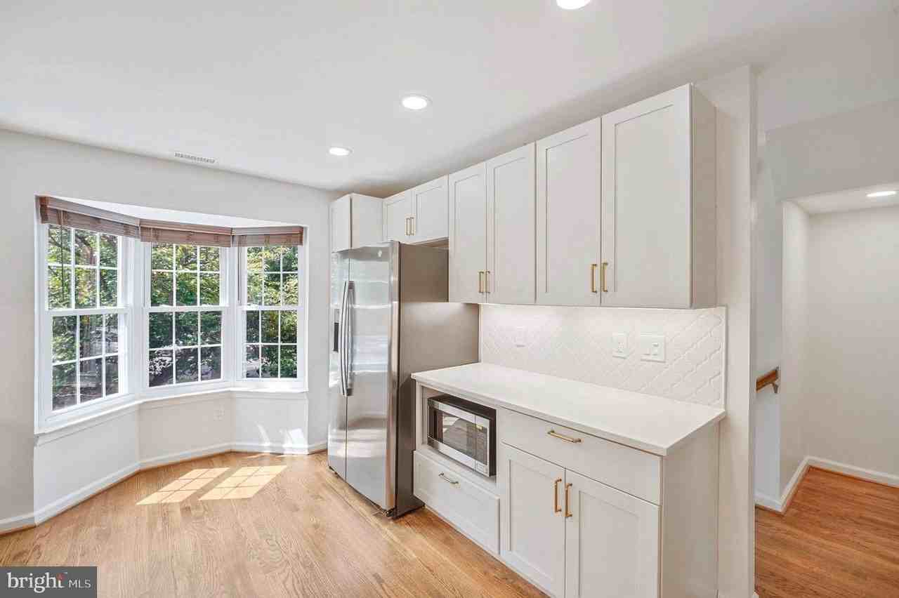 8501 Enochs Dr - Photo 4 of 49