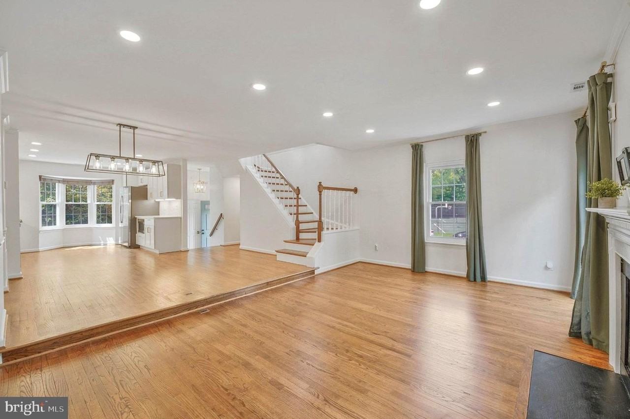 8501 Enochs Dr - Photo 5 of 49