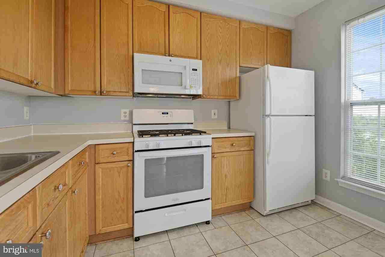 2480 Angeline Dr - Photo 3 of 31