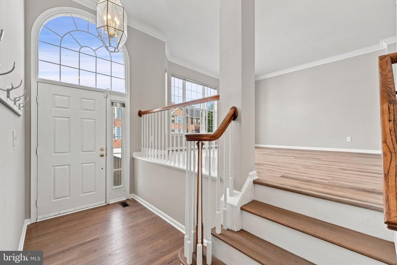 165 Spencer Ter Se - Photo 4 of 50