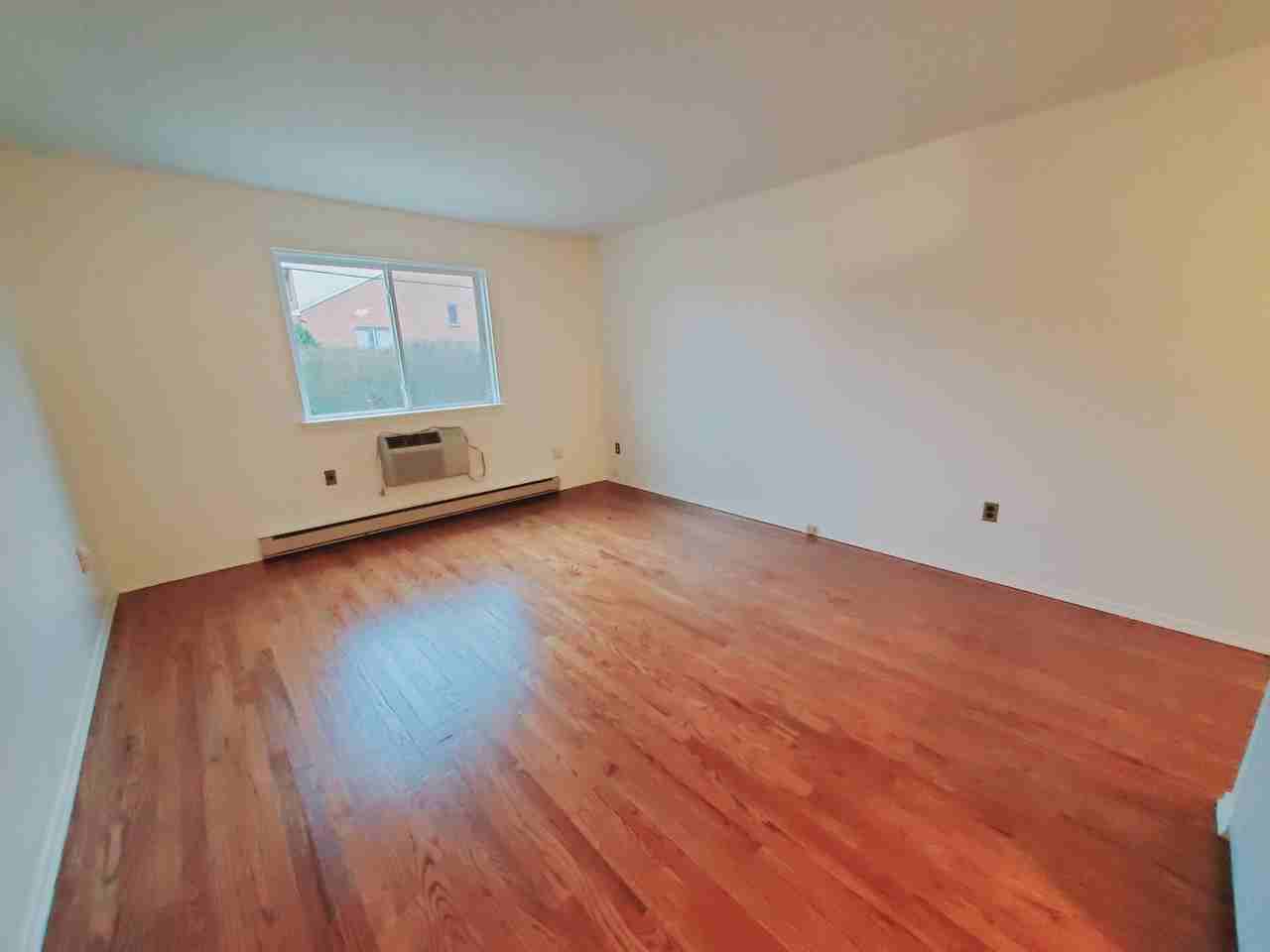 33 Lindale St #7 - Photo 3 of 3