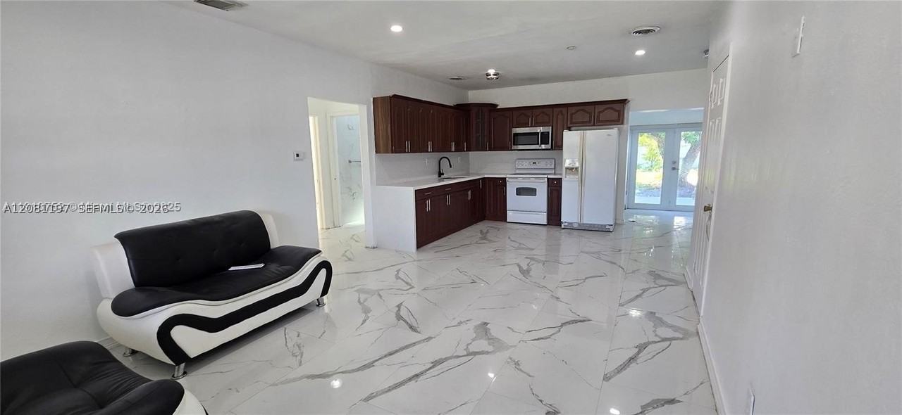 12140 Sw 218th St - Photo 2 of 11