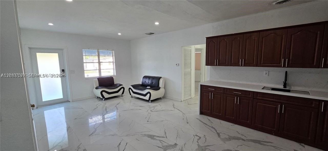12140 Sw 218th St - Photo 4 of 11