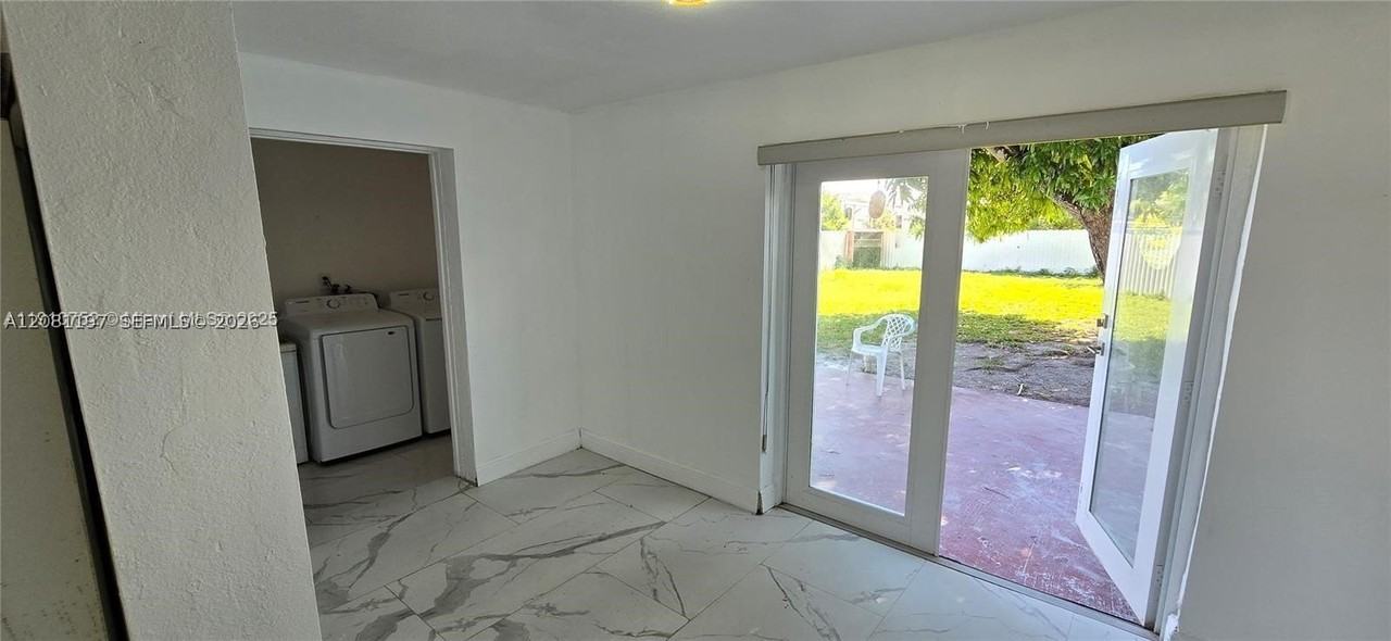 12140 Sw 218th St - Photo 6 of 11