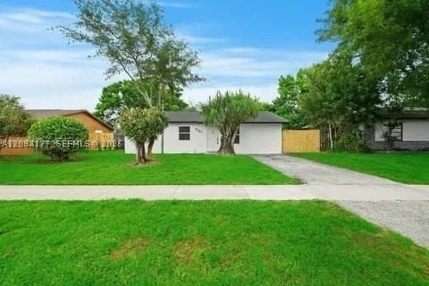 8201 Sw 7th Ct - Photo 2 of 20