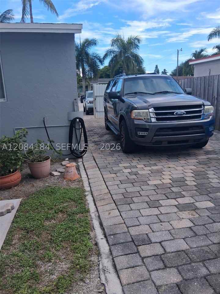 137 Abaco Dr #1 - Photo 4 of 20