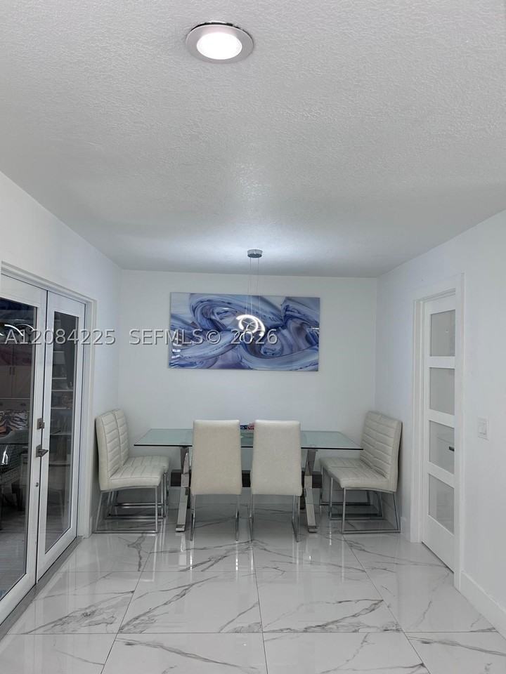 1148 Grandview Cir - Photo 4 of 32