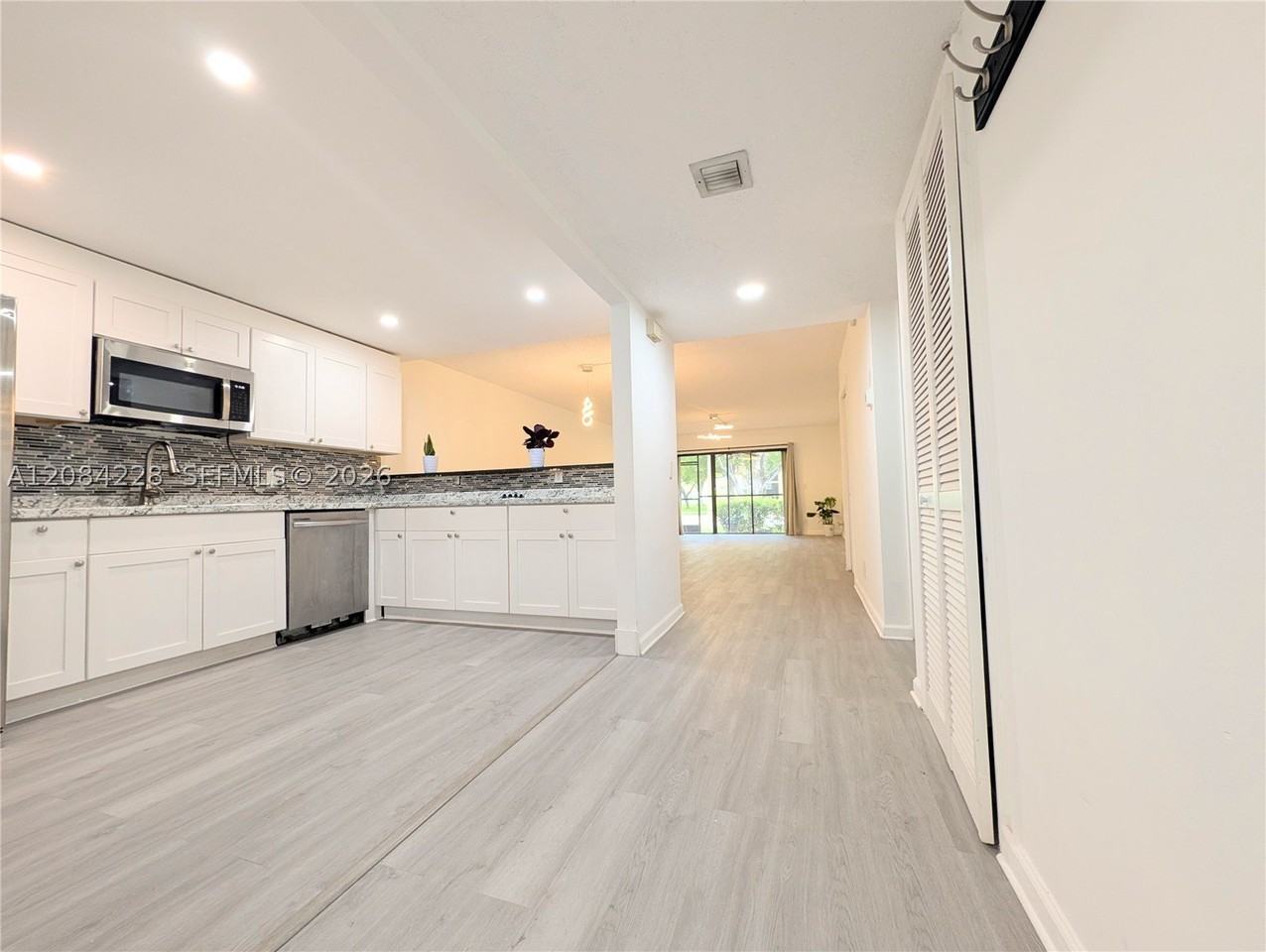 310 Lakeview Dr #105 - Photo 6 of 42
