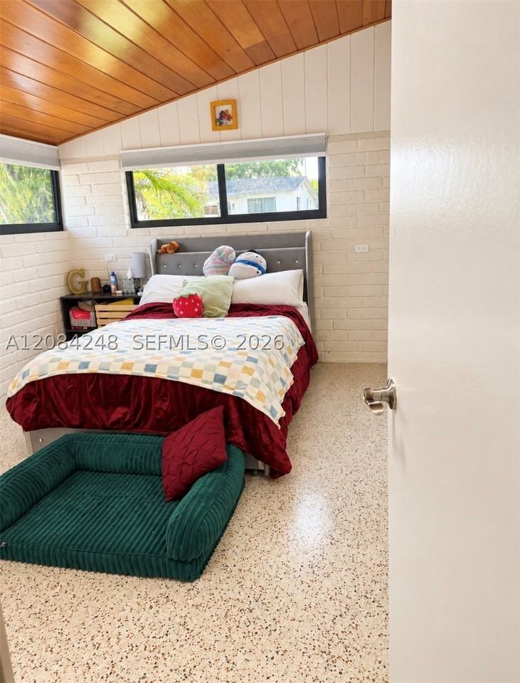 311 Nw 56th Ave #B - Photo 2 of 12