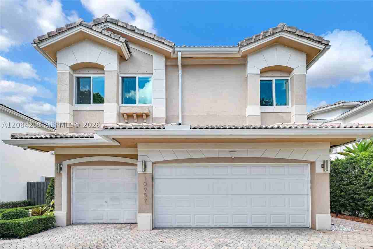 10957 Nw 73rd Ter - Photo 2 of 50