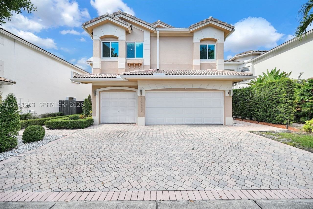 10957 Nw 73rd Ter - Photo 6 of 50