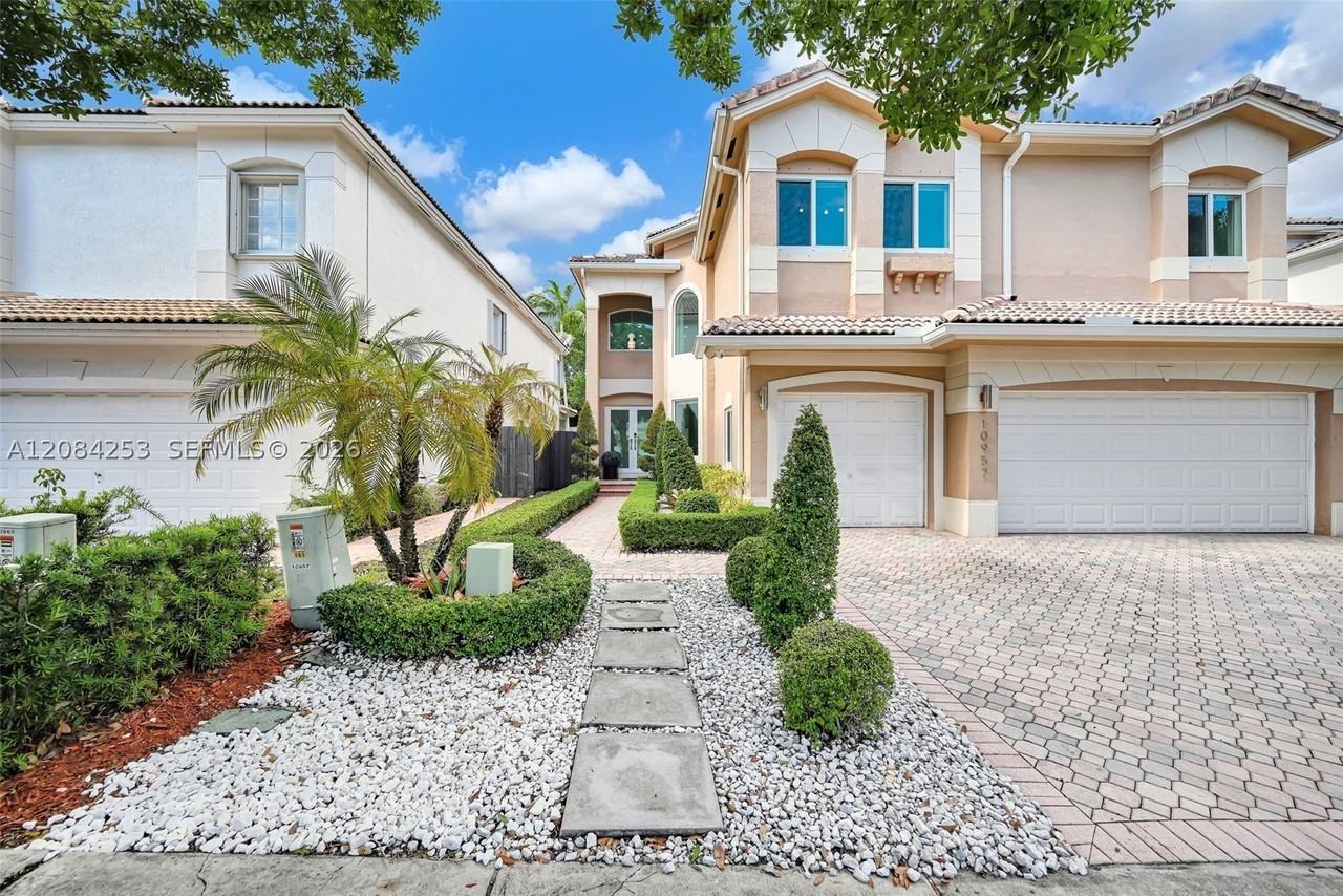 10957 Nw 73rd Ter - Photo 7 of 50