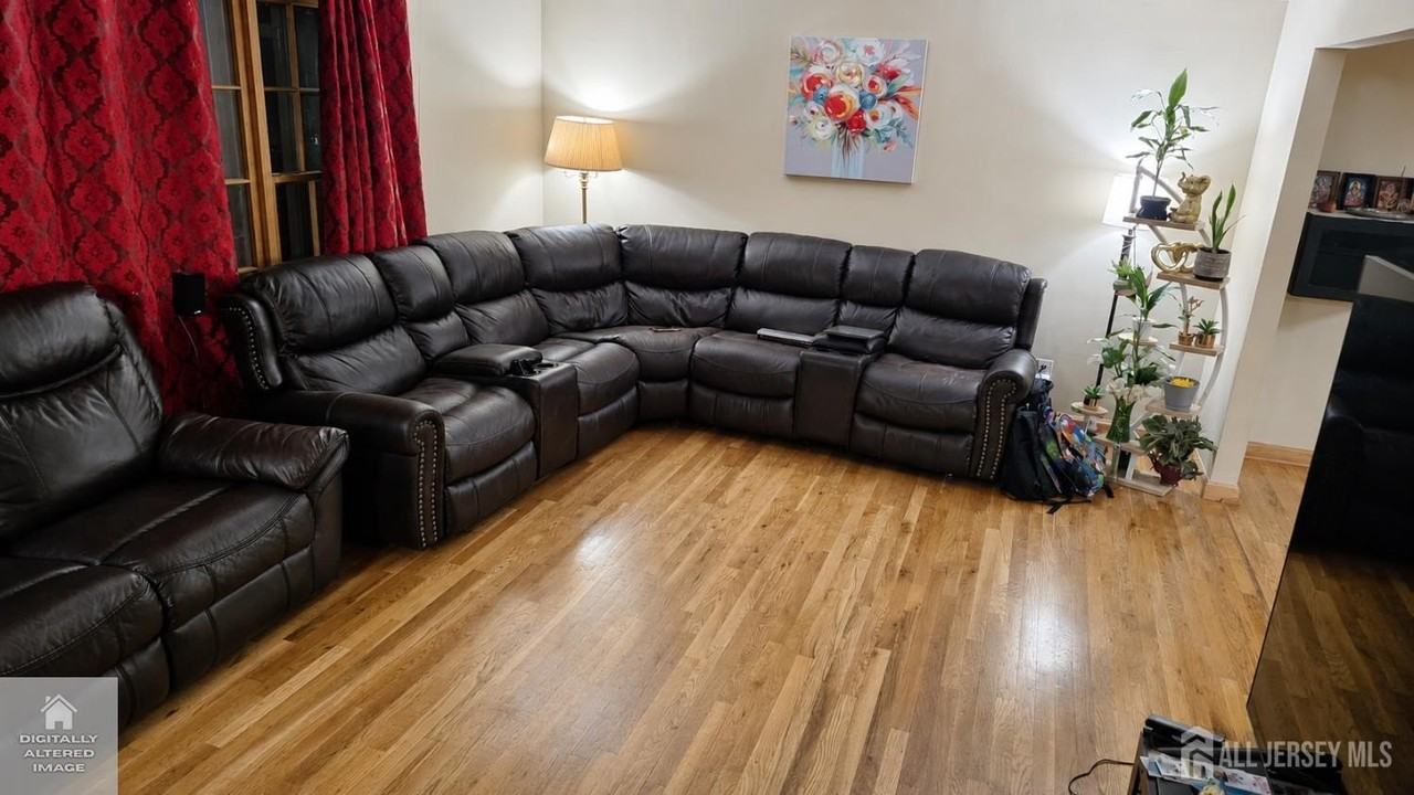 116 Smith St - Photo 6 of 13