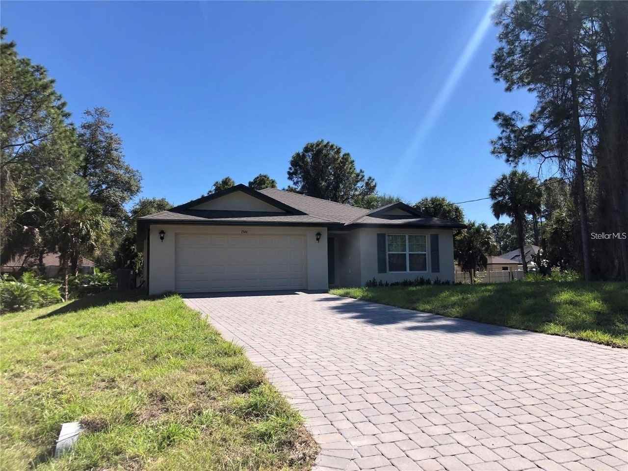 1546 Glenan Rd - Photo 2 of 9