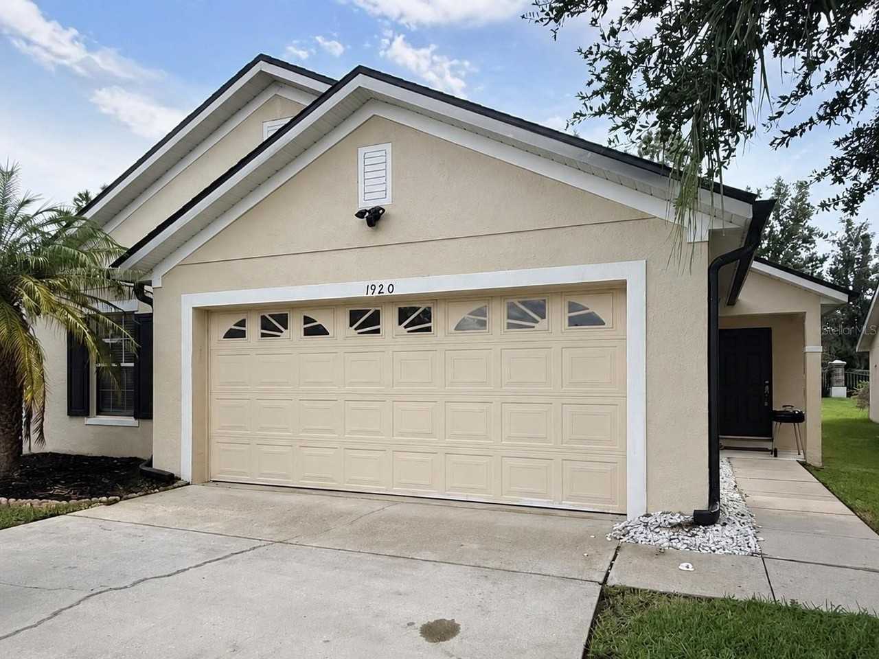1920 Commander Way - Photo 2 of 30