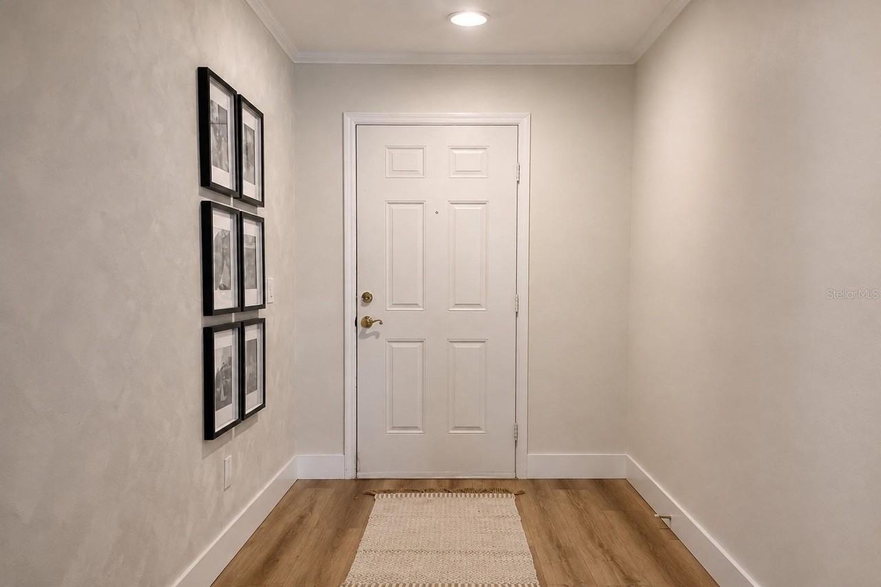 1920 Commander Way - Photo 3 of 30