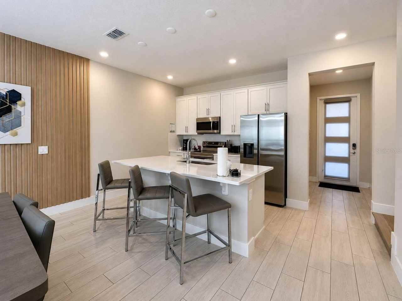 7821 Spectrum Dr - Photo 4 of 38